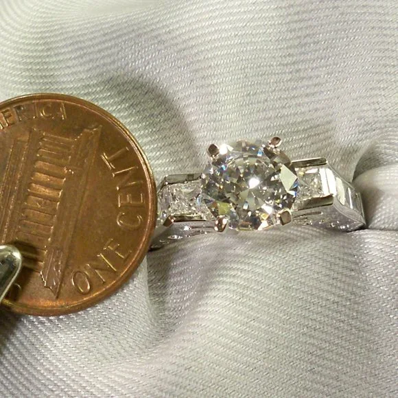 New Round Cut Cubic Zirconias Silver DESIGNER Ring